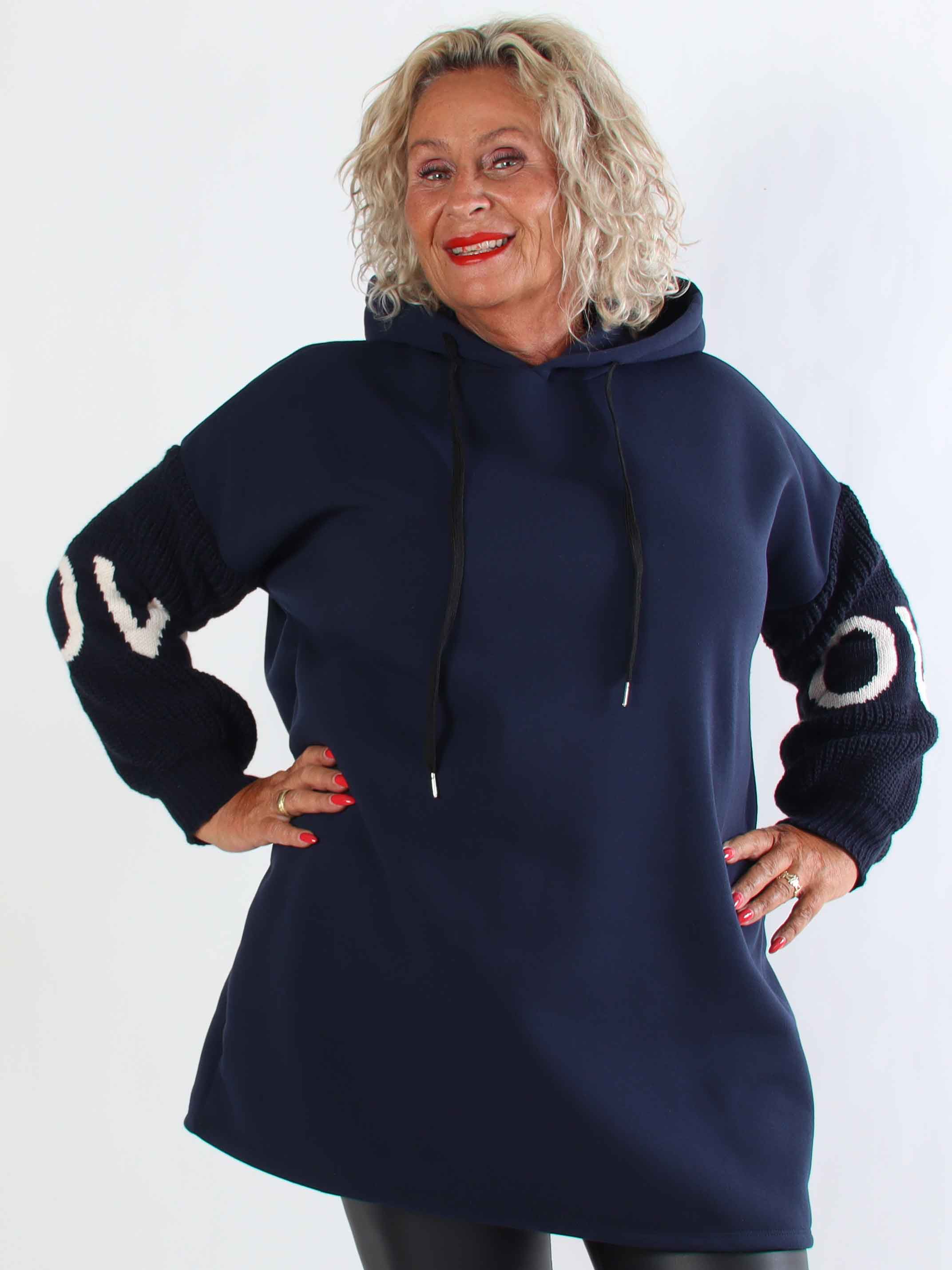 Debbie Hoodie - Huvtröja i plus size med stickade ärmar